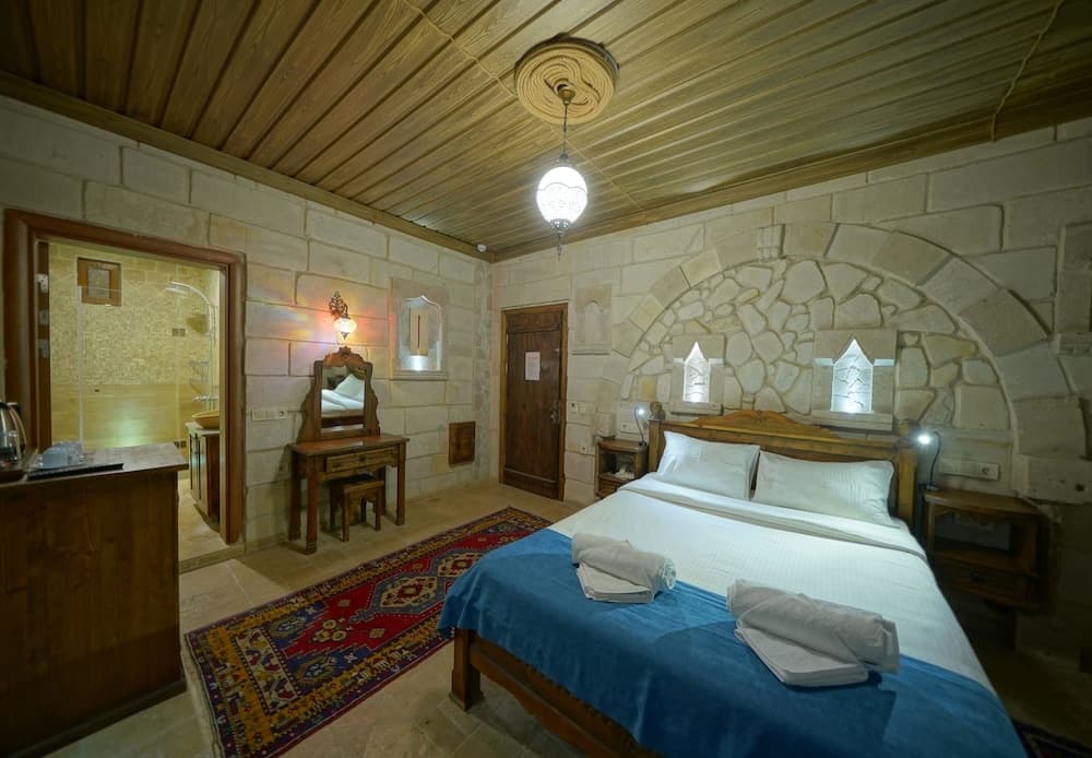 ShoeString Stone House 5