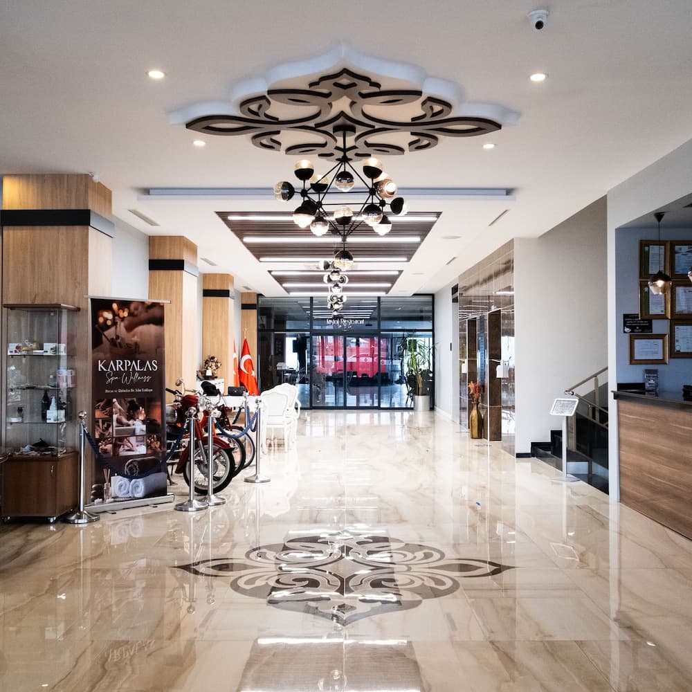 Karpalas City Hotel 2