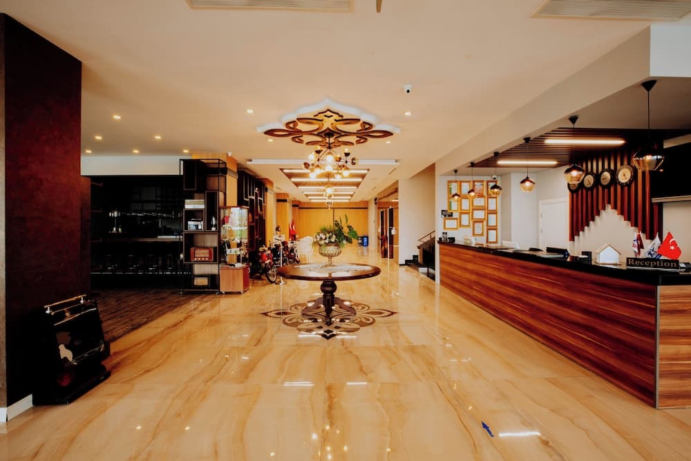 Karpalas City Hotel 4