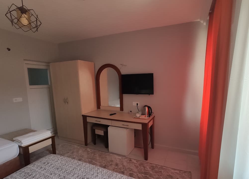 Nostalgia World Hotel 4