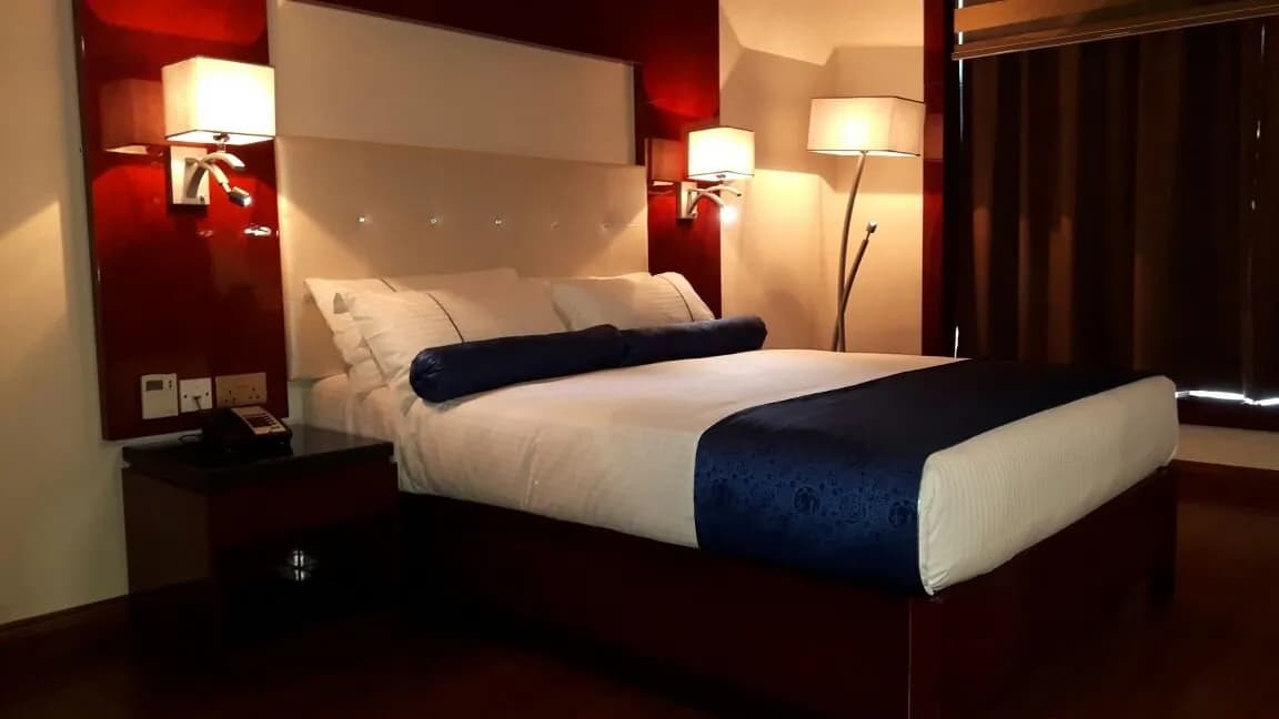 Golden Tulip Headington Ruwi 2