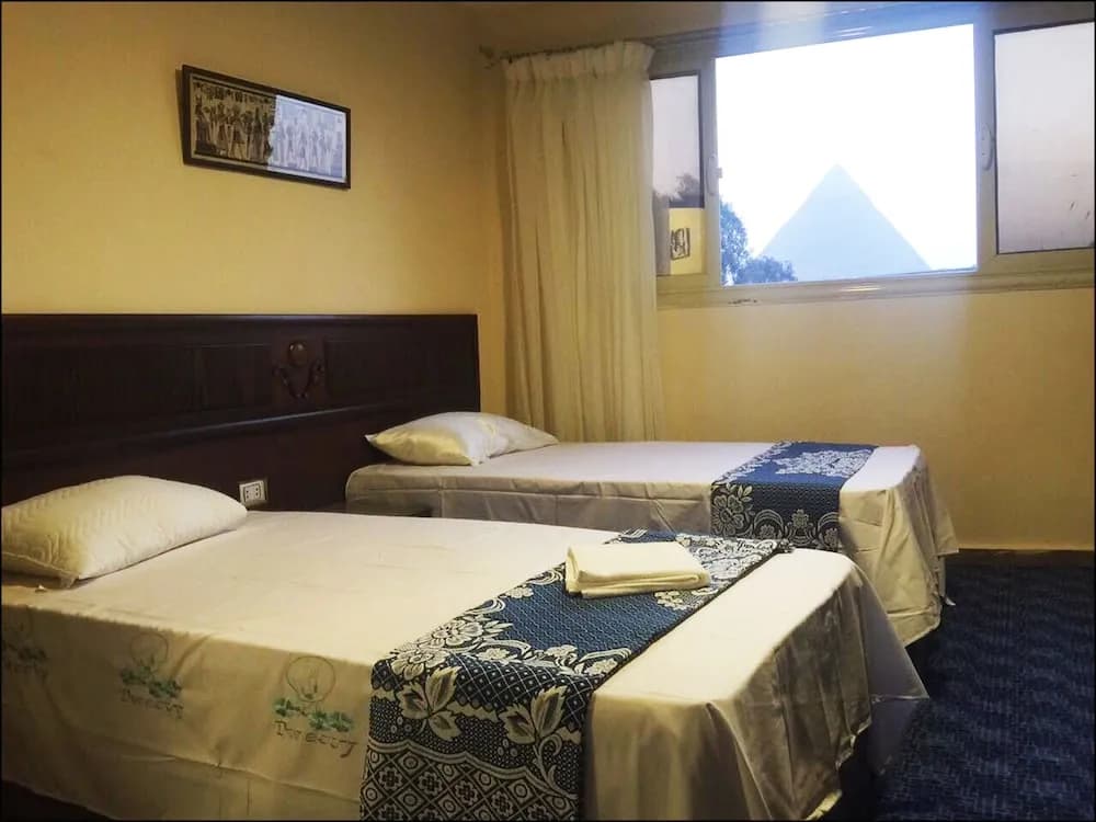 3 Pyramids View Inn 5