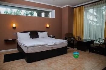 Holiday Village 4