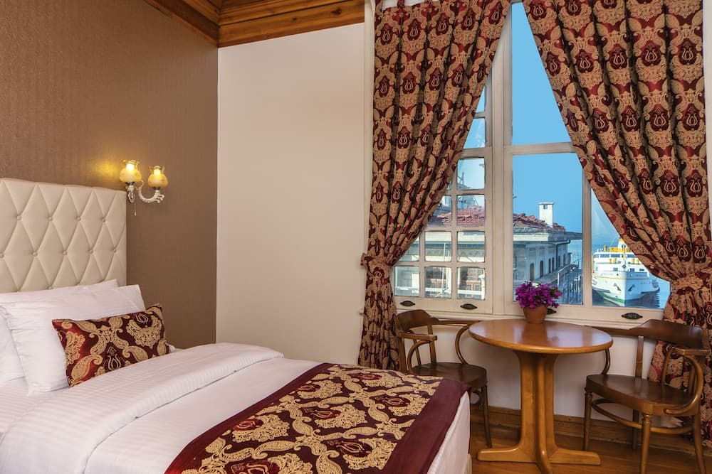 Mom Hotel 5