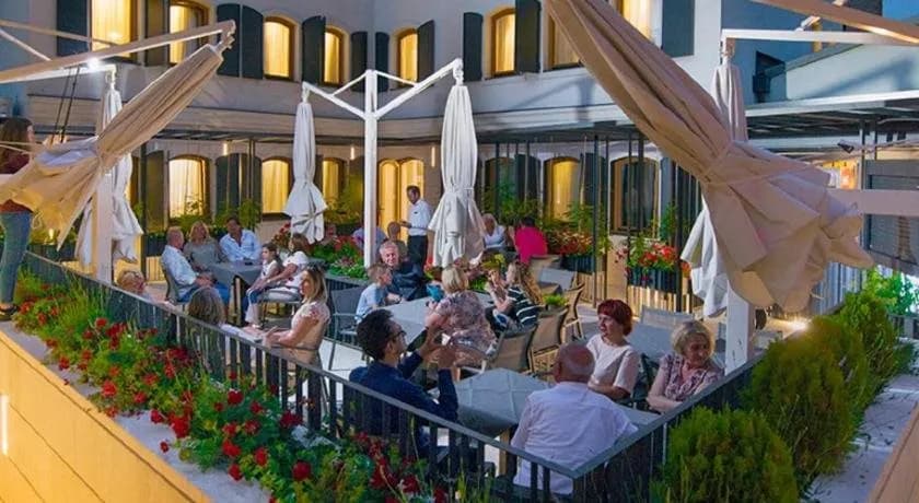 Hotel Sana