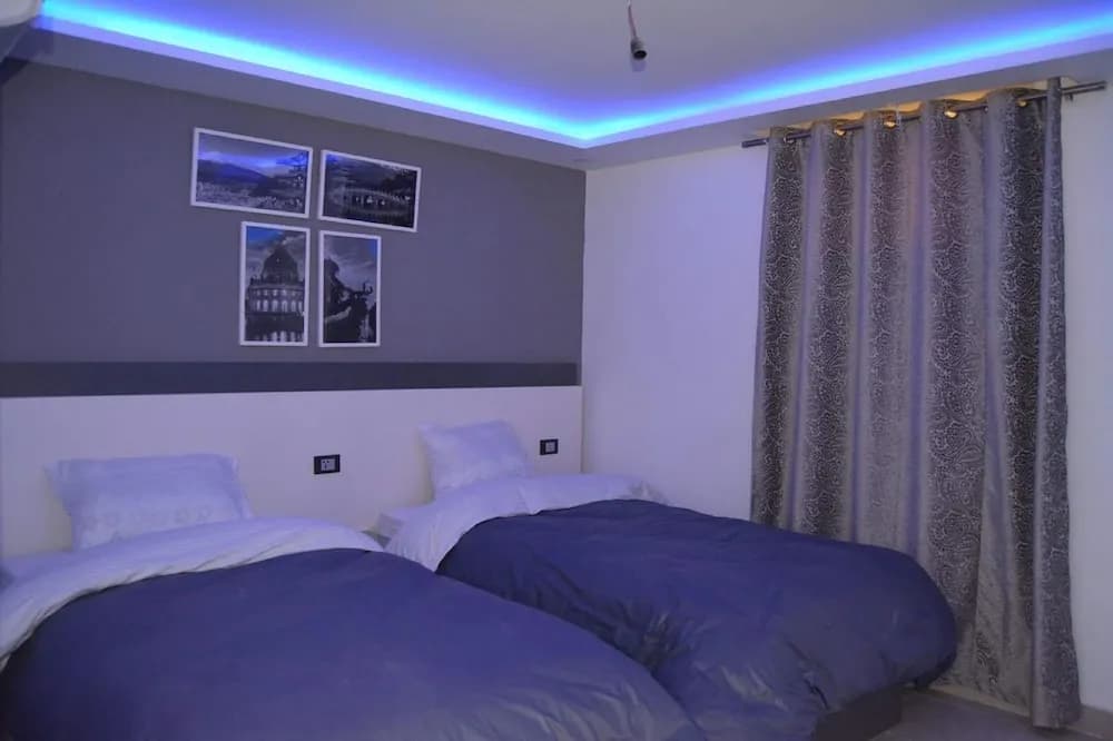 Azar Hotel 5