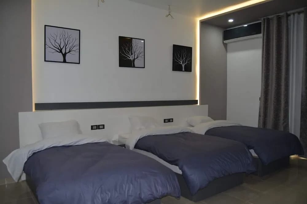 Azar Hotel 4