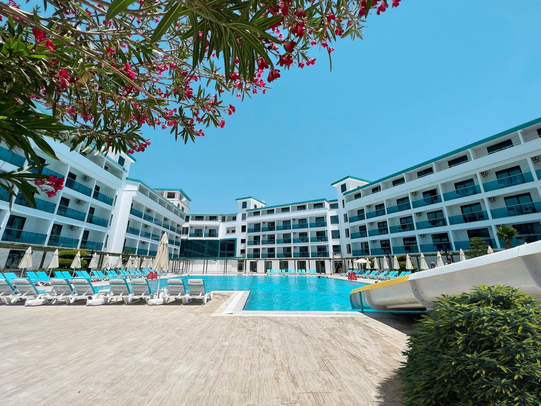 Rizom Beach Hotel