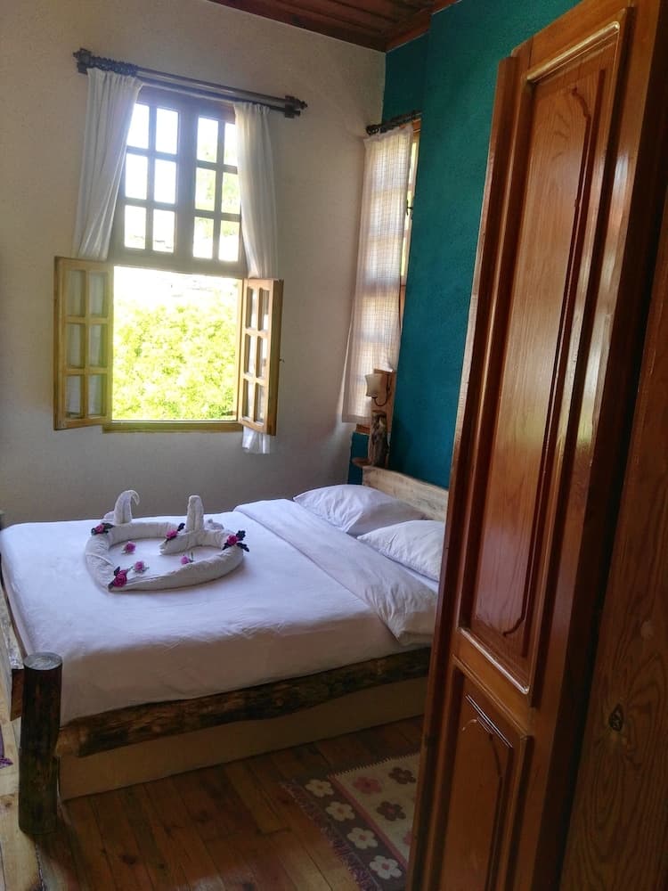Otel Wood House 5