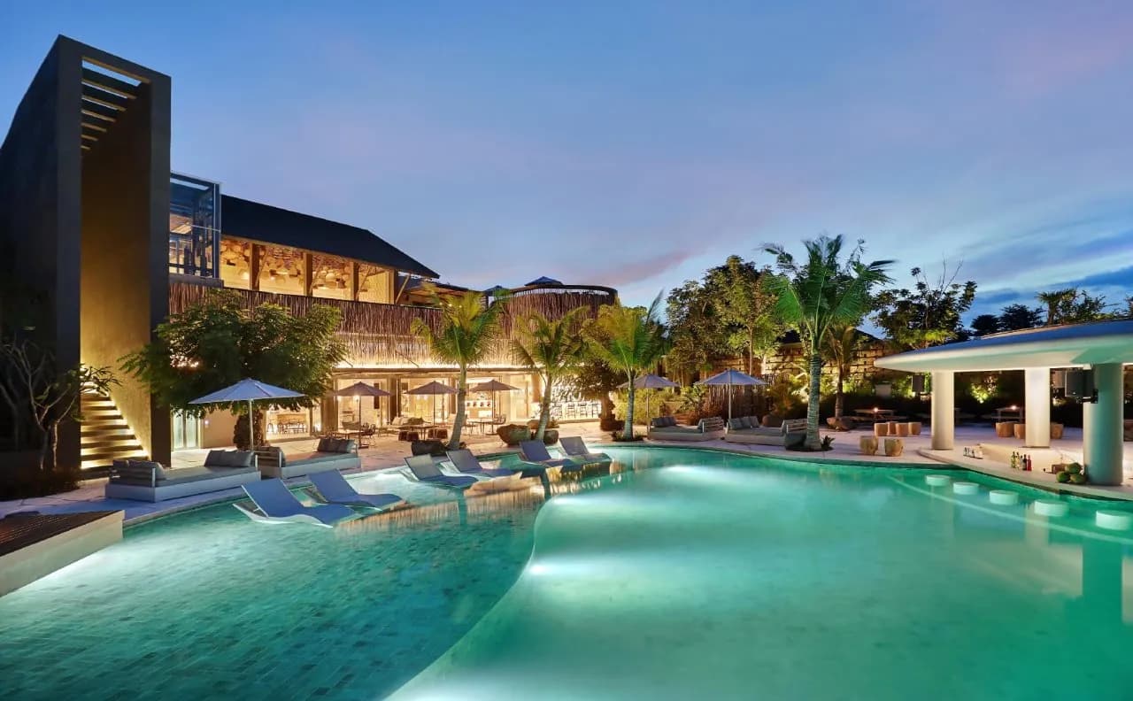 Cross Bali Breakers Resort