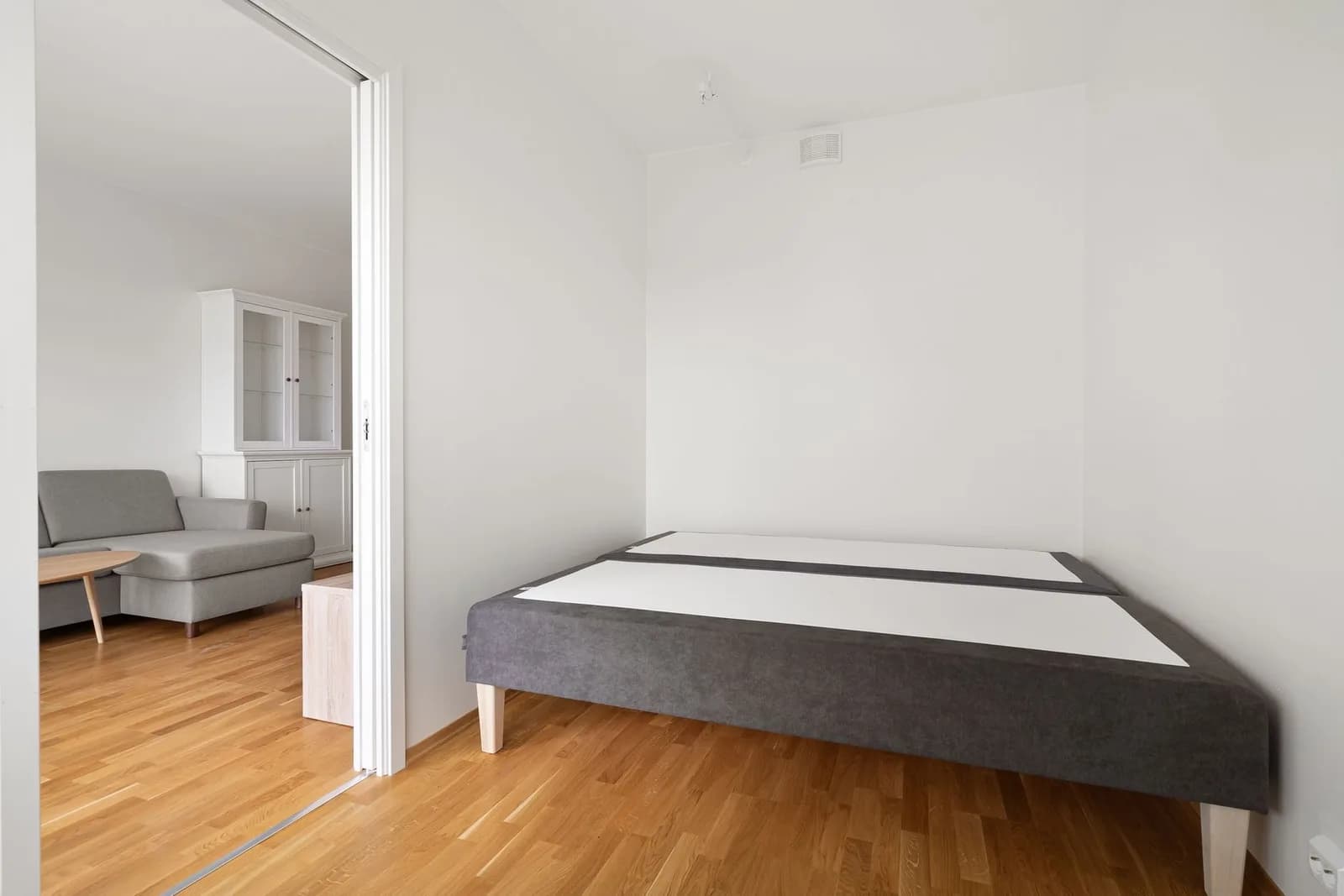 Airbnb ve Booking'de Uyuma Alanı Standartları: Kanepe Yatak, Ranza ve Kural Detayları